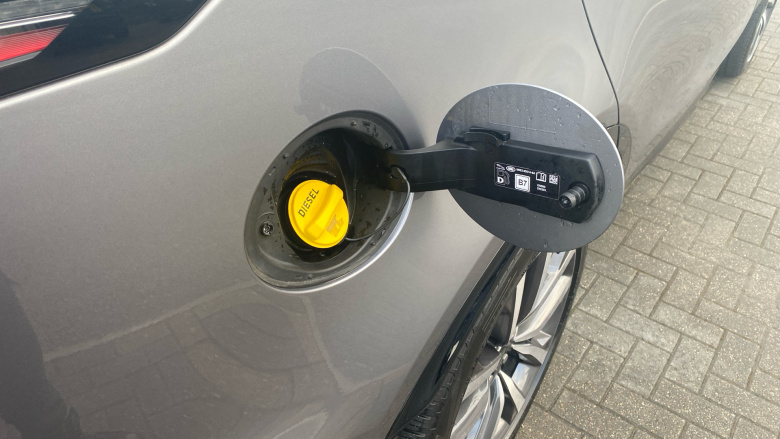 Land Rover Discovery 3.0 D300 Dynamic SE 5dr Auto Diesel Station Wagon